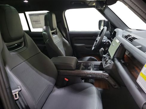 New 2026 Land Rover Defender 110 OCTA image 29