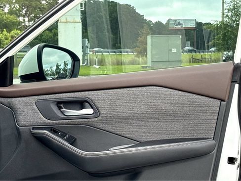 Used 2023 Nissan Rogue SV FWD image 10