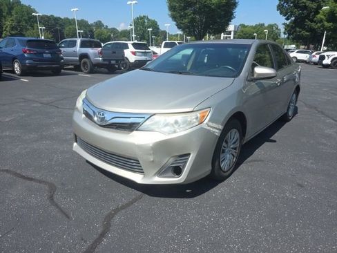 Used 2014 Toyota Camry LE FWD image 4