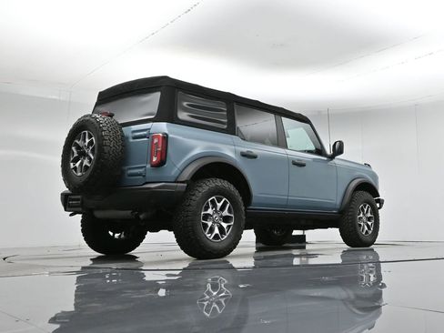 Used 2021 Ford Bronco Badlands image 46