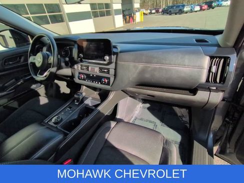 Used 2024 Nissan Pathfinder S AWD/4WD image 27