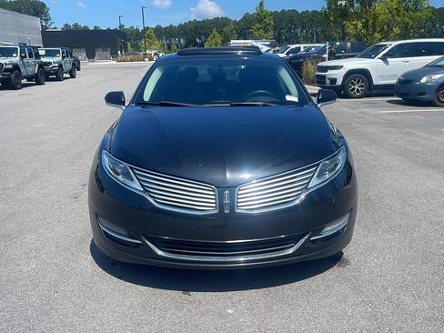 Used 2013 Lincoln MKZ FWD image 2
