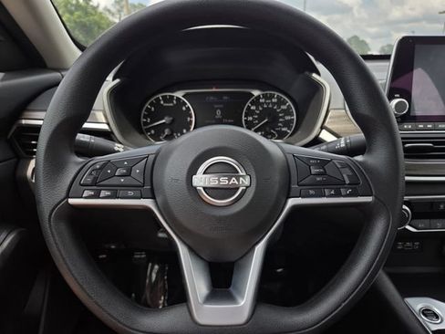 Used 2025 Nissan Altima 2.5 SV FWD image 20
