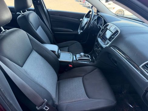 Used 2018 Chrysler 300 Touring w/ Chrome Appearance Package RWD image 12