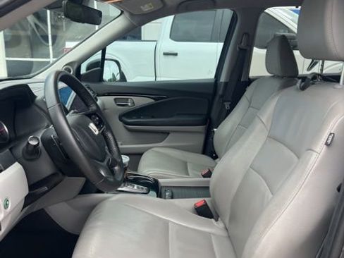 Used 2019 Honda Pilot Touring image 7