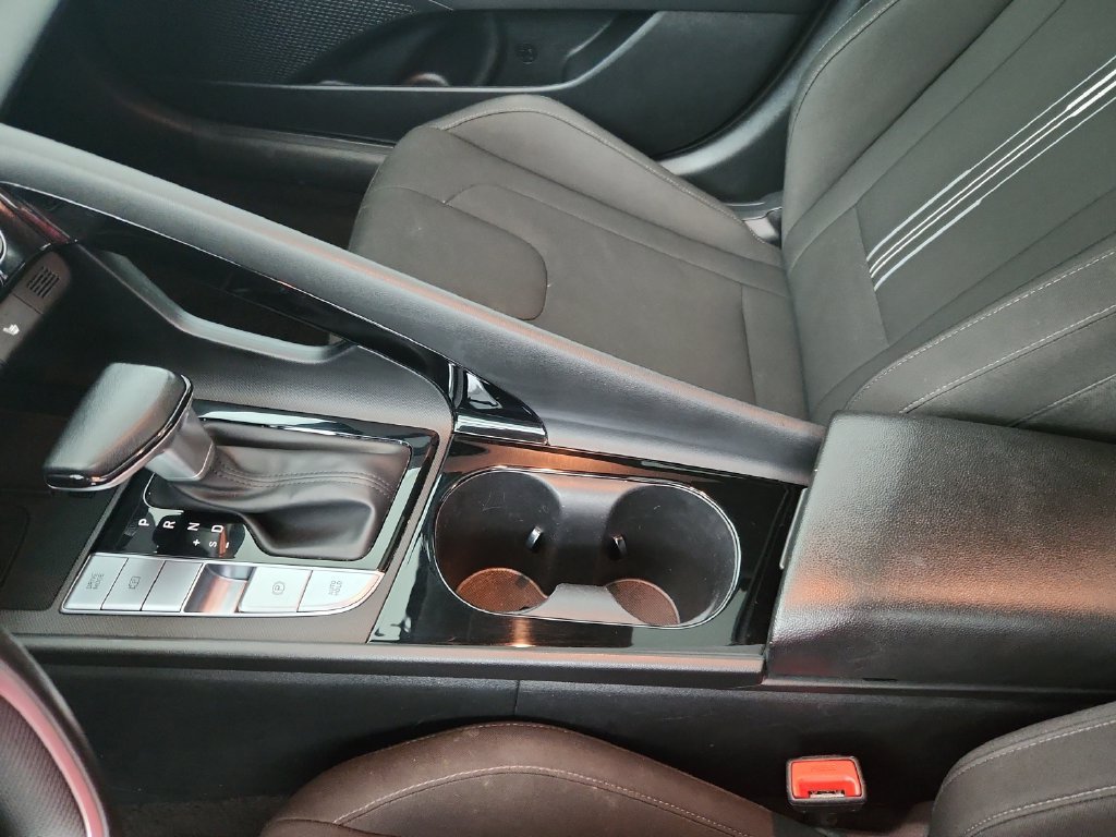 Used 2025 Hyundai Elantra SEL FWD image 32