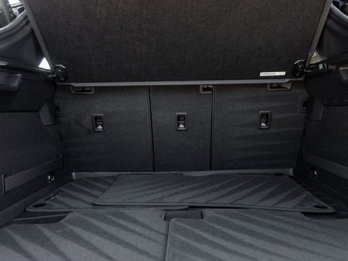 Certified 2025 Porsche Macan Electric image 36