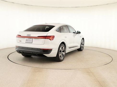 Used 2024 Audi Q8 e-tron Premium Plus w/ Premium Plus Package image 6