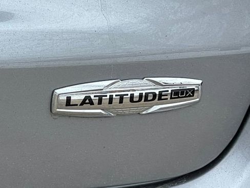 Used 2022 Jeep Compass Latitude image 9