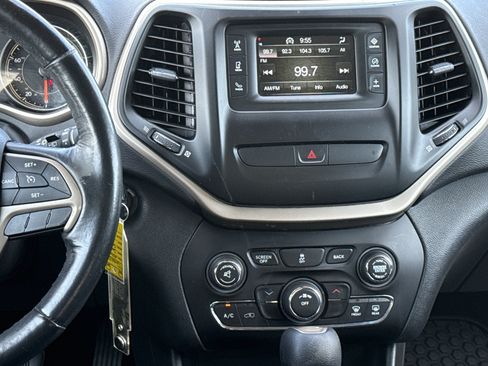 Used 2016 Jeep Cherokee Sport w/ Cold Weather Group FWD image 28