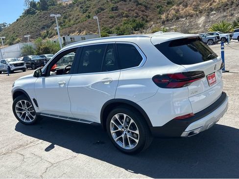 Used 2024 BMW X5 sDrive40i w/ Premium Package RWD image 3
