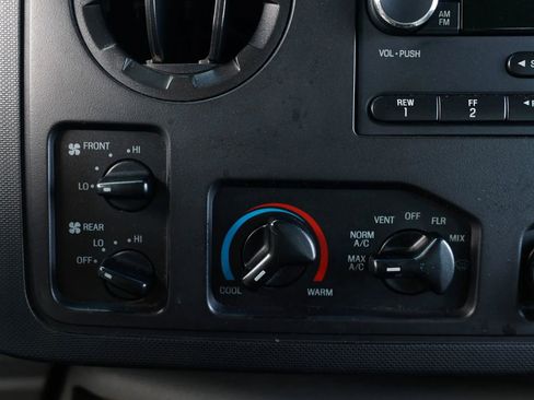 Used 2014 Ford E-350 and Econoline 350 XLT image 30