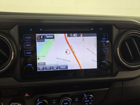 Used 2017 Toyota Tacoma TRD Sport w/ Tow Package (A/T) AWD/4WD image 19