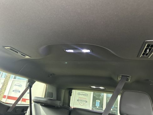 Used 2021 Chevrolet Suburban High Country image 19