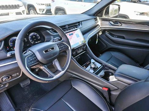 New 2025 Jeep Grand Cherokee Limited image 16