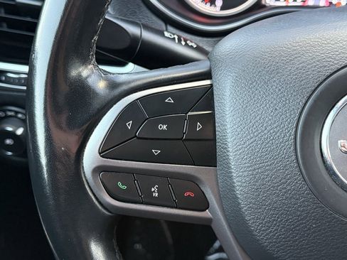 Used 2019 Jeep Cherokee Limited image 23