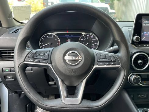 Used 2025 Nissan Sentra SV FWD image 14