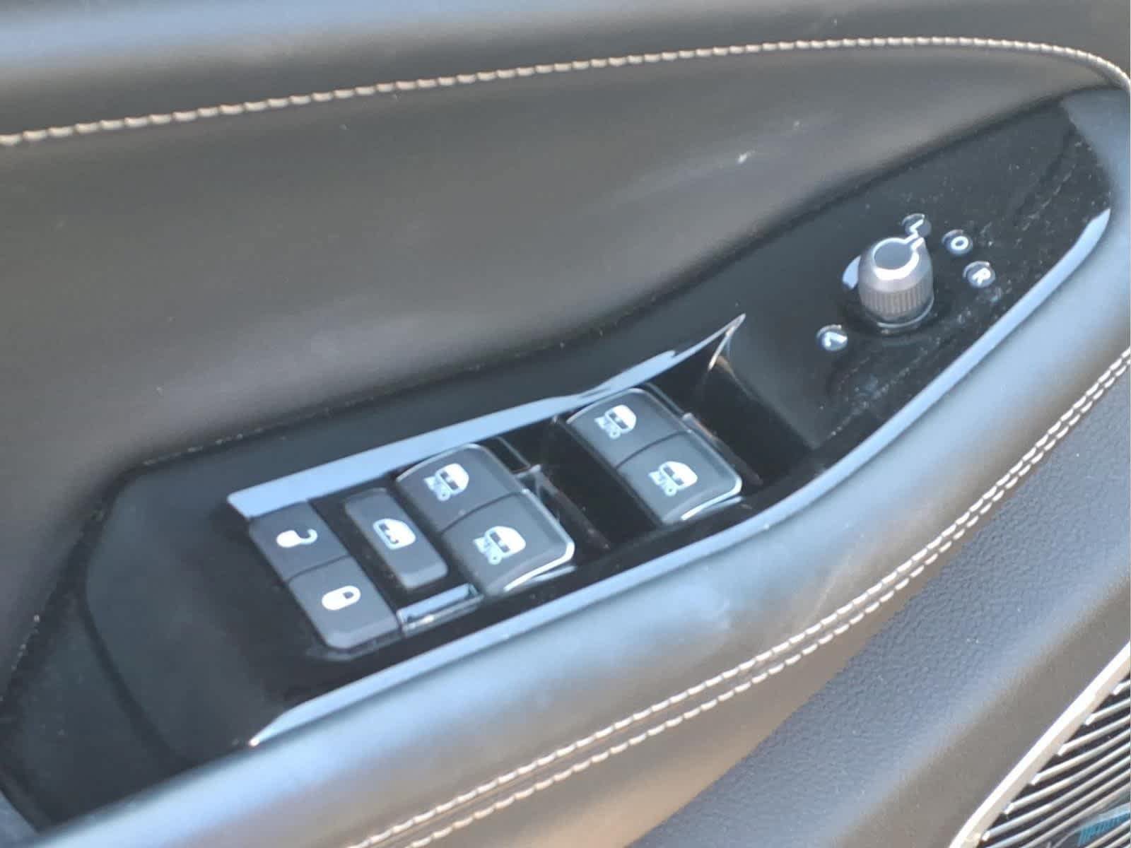 Used 2023 Jeep Grand Cherokee Overland w/ Luxury Tech Group IV AWD/4WD image 20