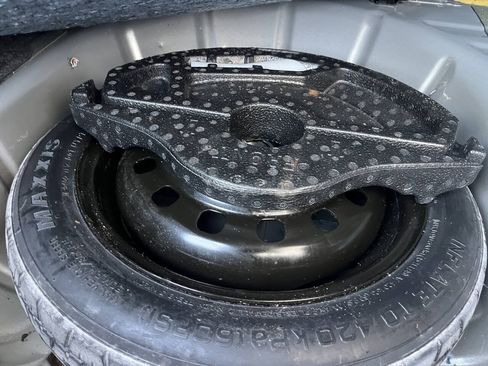 Used 2015 Ford Fiesta SE FWD image 24