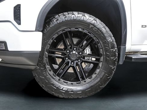 Used 2023 GMC Sierra 1500 Denali AWD/4WD image 3