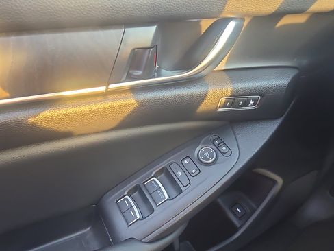 Used 2022 Honda Accord EX-L image 32