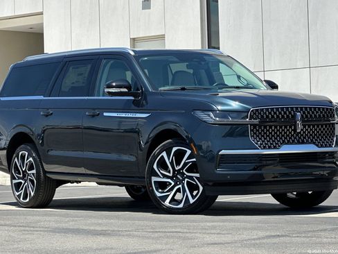 New 2026 Lincoln Navigator L Reserve AWD/4WD image 1