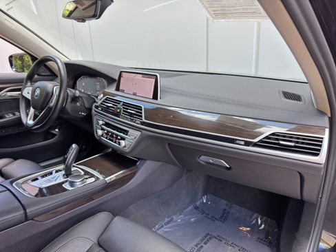Used 2021 BMW 740i xDrive AWD/4WD image 14