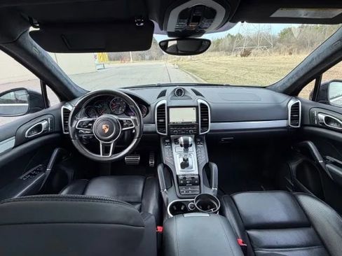 Used 2016 Porsche Cayenne Turbo image 22