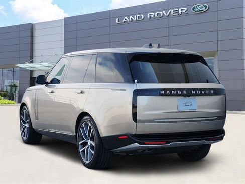 Used 2024 Land Rover Range Rover Long Wheelbase SE image 4