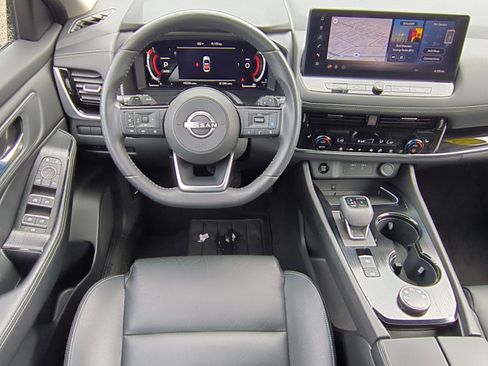 Used 2024 Nissan Rogue SL AWD/4WD image 15