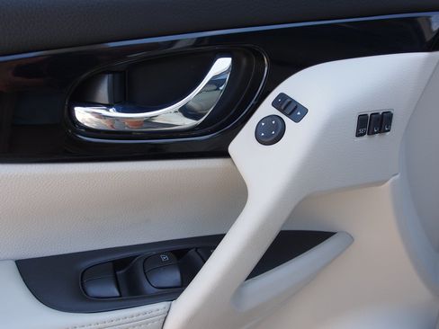 Used 2022 Nissan Rogue Sport SL w/ Premium Package FWD image 12