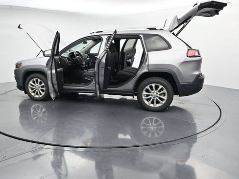 Used 2020 Jeep Cherokee Latitude FWD image 28