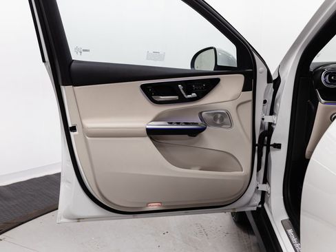 Used 2026 Mercedes-Benz GLC 350e 4MATIC image 5