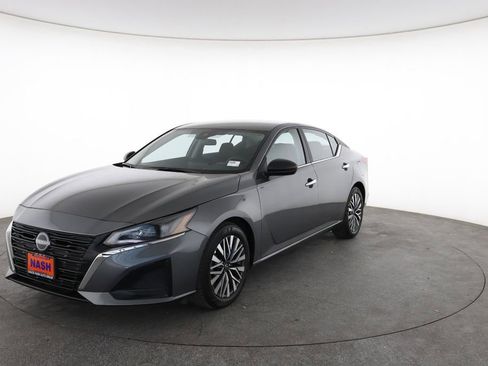 Used 2025 Nissan Altima 2.5 SV image 5