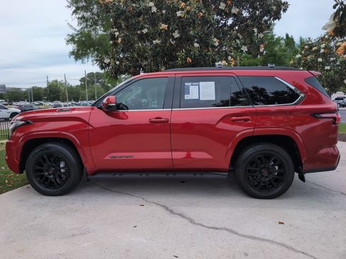 Used 2023 Toyota Sequoia SR5 w/ SR5 Premium Package AWD/4WD image 7
