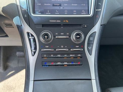 Used 2019 Lincoln Nautilus Reserve image 26