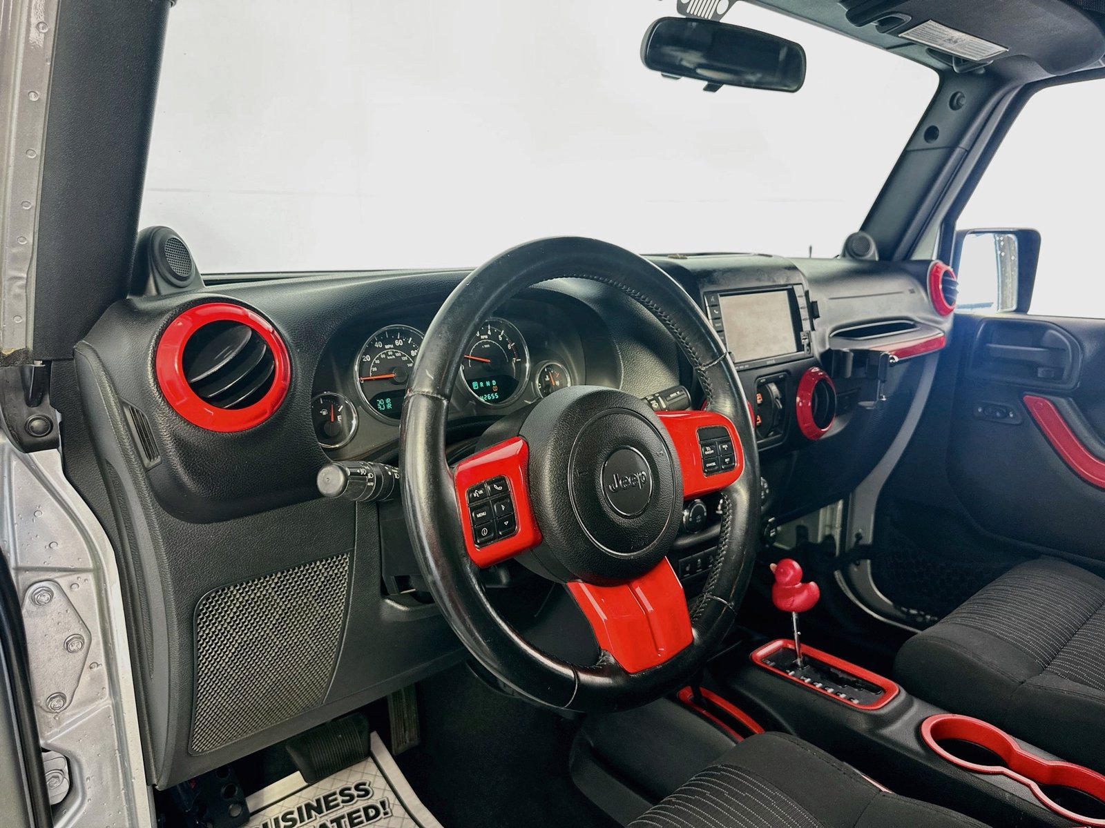 Used 2011 Jeep Wrangler Unlimited Sahara w/ Connectivity Group AWD/4WD image 9