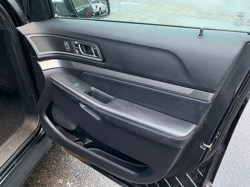 Used 2018 Ford Explorer XLT image 16