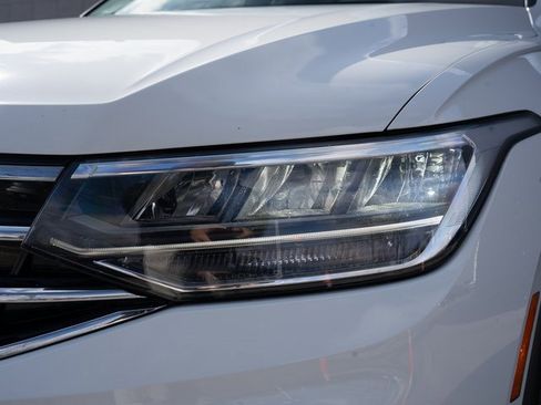 Used 2022 Volkswagen Tiguan SE image 11