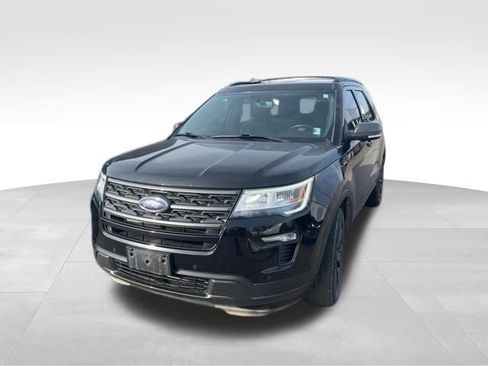 Used 2018 Ford Explorer XLT w/ Equipment Group 202A image 2