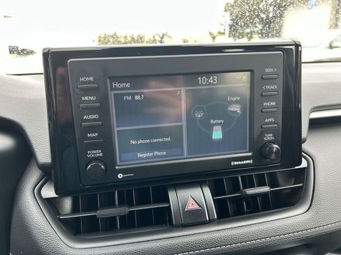 Used 2020 Toyota RAV4 LE image 16