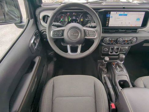 Certified 2025 Jeep Wrangler Unlimited Sahara w/ Safety Group image 18