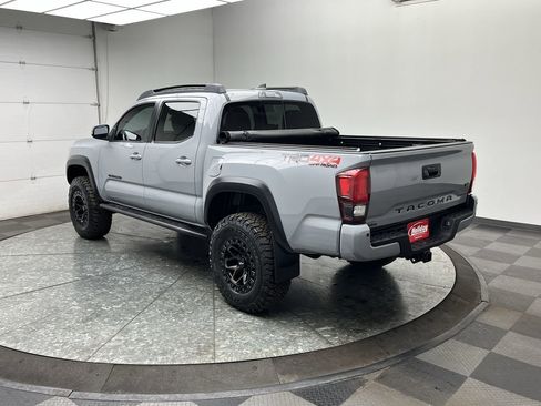 Used 2019 Toyota Tacoma TRD Off-Road image 2