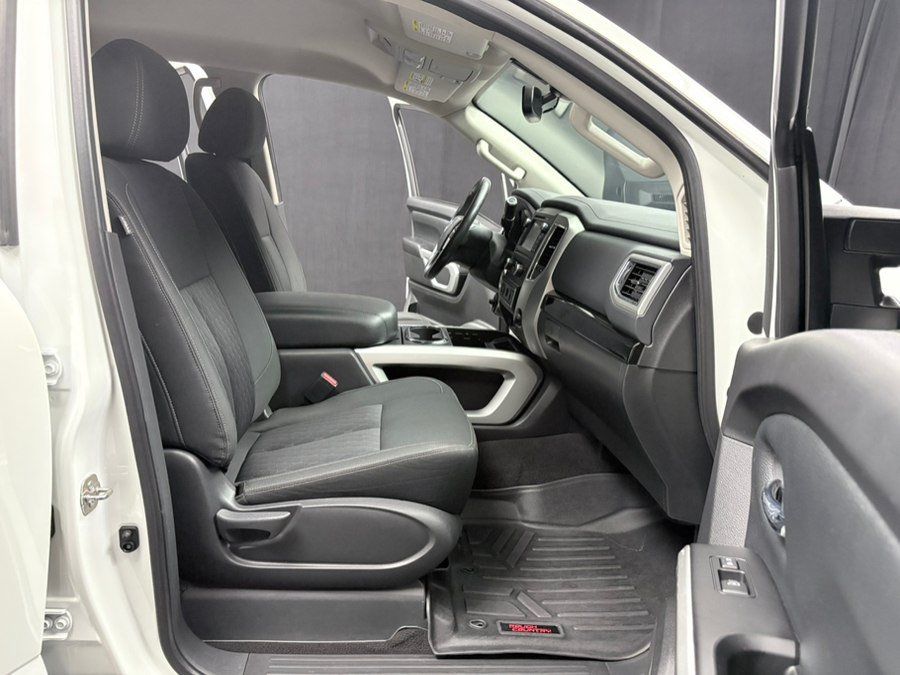 Used 2018 Nissan Titan XD 4x4 Crew Cab SV w/ SV Convenience Package image 27
