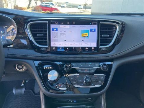 Certified 2022 Chrysler Pacifica Pinnacle image 17
