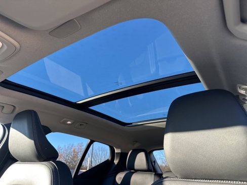 Certified 2025 Volvo XC40 B5 Plus image 18