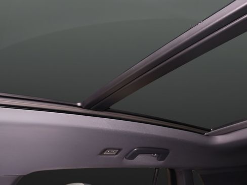 Certified 2025 Volkswagen Tiguan SE R-Line AWD/4WD image 26