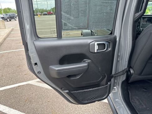 Used 2022 Jeep Wrangler Unlimited Sport AWD/4WD image 14