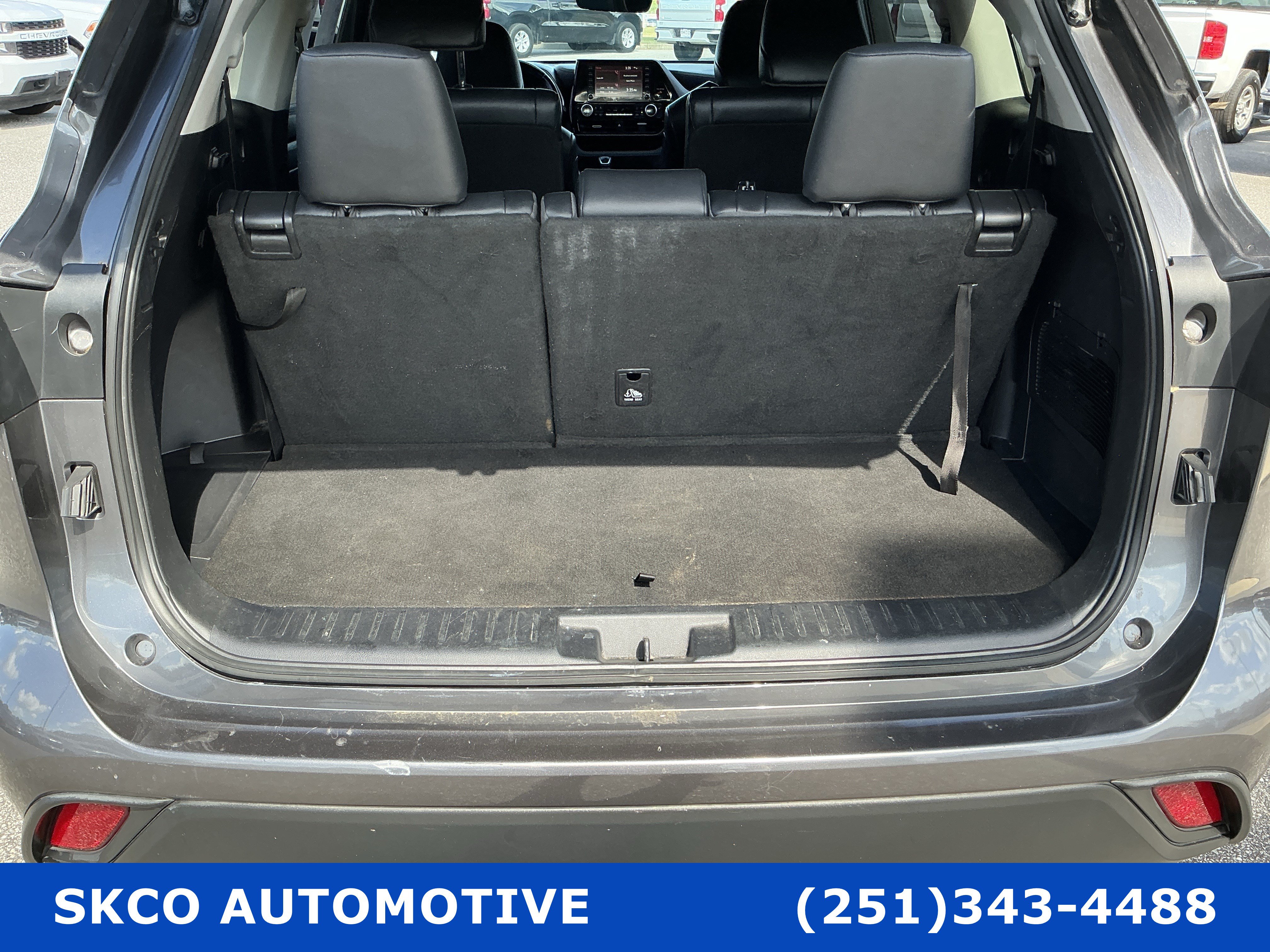 Used 2021 Toyota Highlander XLE FWD image 21