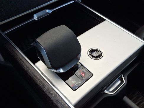 New 2025 Land Rover Range Rover SE image 11